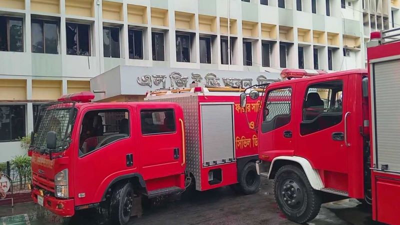 দিনাজপুরে এলজিইডি ভবনে আগুন, আটকে পড়া দুইজন জীবিত উদ্ধার